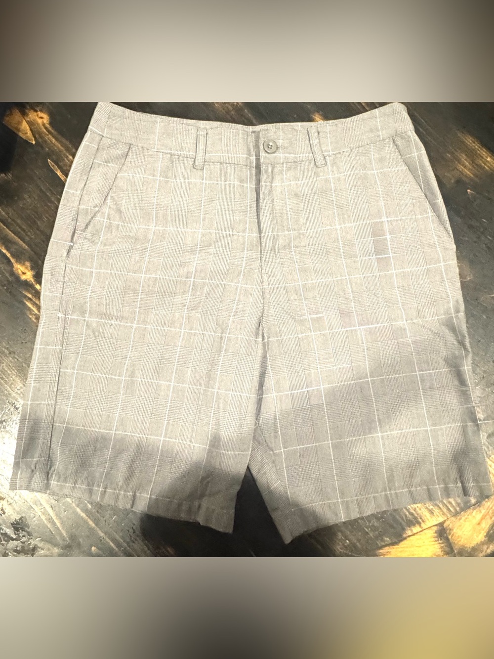 Valor Brand Men's Gray Window Pane/Plaid Pattern, Flat Front Shorts - Size 33
